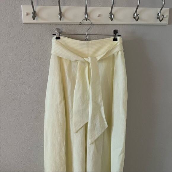 Club Monaco Braynna Pants High Rise Wide Leg Pants in Limeade - Picture 4 of 9